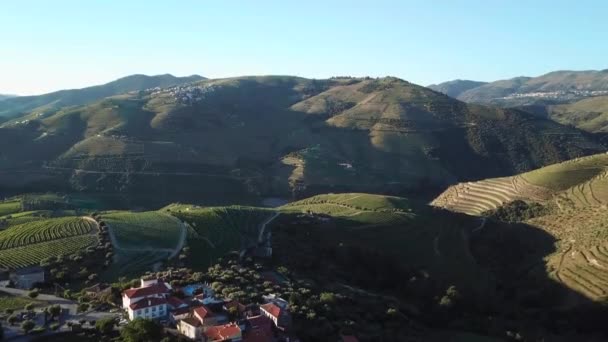 Flying Forward Tilting Aerial Vantage View Portuguese Manor Atop Hill — Stockvideo