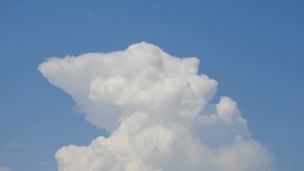 Tijdsverloop Van Wolkenformaties Voorjaarsbewolking Blauwe Luchten — Stockvideo