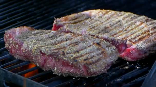 Two Thick Juicy Rib Eye Steaks Covered Grills Lid Closed — Stock videók