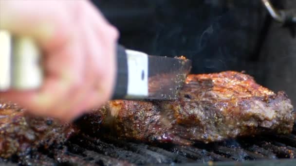 Pair Meat Tongs Slide Nearly Cooked Juicy Rib Eye Steak — Vídeos de Stock