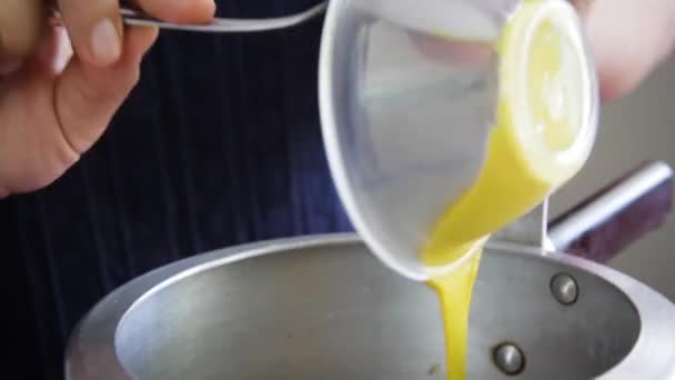 Female Hands Adding Mustard Small Transparent Bowl Spoon Pressure Pan — Αρχείο Βίντεο