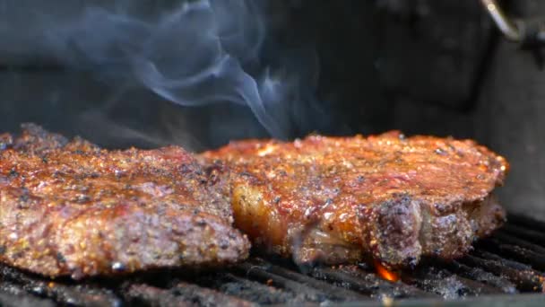 Juicy Rib Eye Steak Sitting Grill Small Orange Flame Next — Stock videók