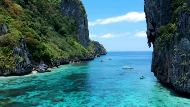 Low Flying Aerial Kayak Shimizu Island Nido Palawan Philippines — Stockvideo