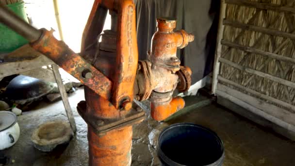 Fetching Fresh Groundwater Deep Well Hand Water Pump — Αρχείο Βίντεο