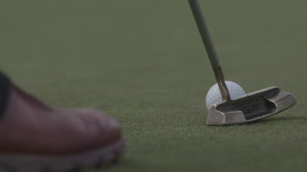 Hitting Golf Ball Close Slow Motion — Vídeo de Stock