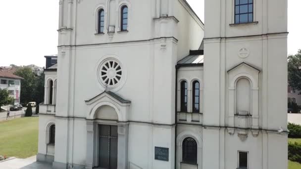 Вид Католицьку Церкву Фоні — стокове відео