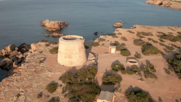 Panning Pirate Lookout Tower Ibiza — Vídeos de Stock