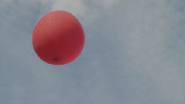 Single Red Balloon Blue Sky — Stockvideo