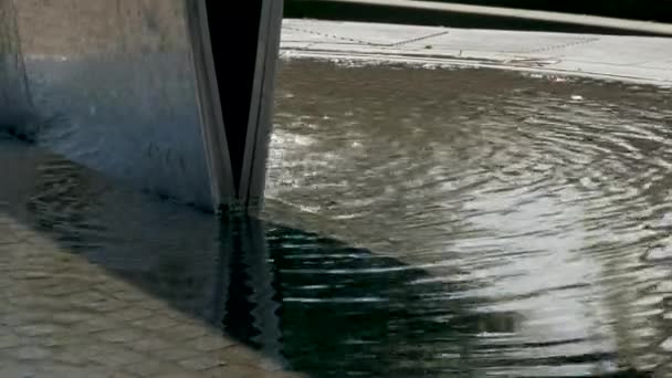 Water Fountain Architecture Sheffield Train Station Lower Angle Build Water — Stockvideo