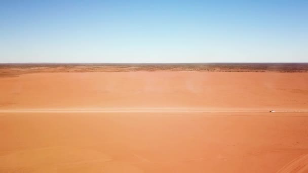 Stationary Side Aerial Shot Car Speeding Expansive Desolate Flat Dirt — Vídeos de Stock