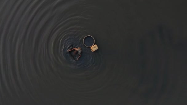 Slow Zoom Man Collecting Snails Muddy Shallows Canal Vietnam Snails — Αρχείο Βίντεο