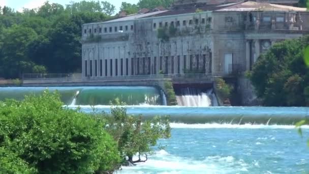 Niagara Şelalesi Nin Yukarısındaki Hidroelektrik Santraline Zum Yapıyorum — Stok video