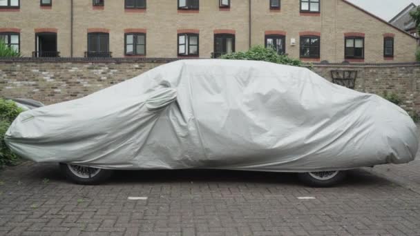Parked Car Protection Cover Windy Day — Stockvideo