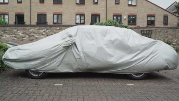 Parked Car Protection Cover Windy Day — Vídeos de Stock