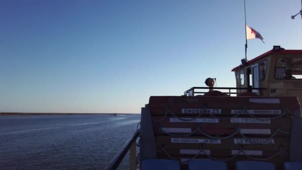 Order Christ Cross Flag Flies Atop Ferry Traveling Ria Formosa — Video Stock