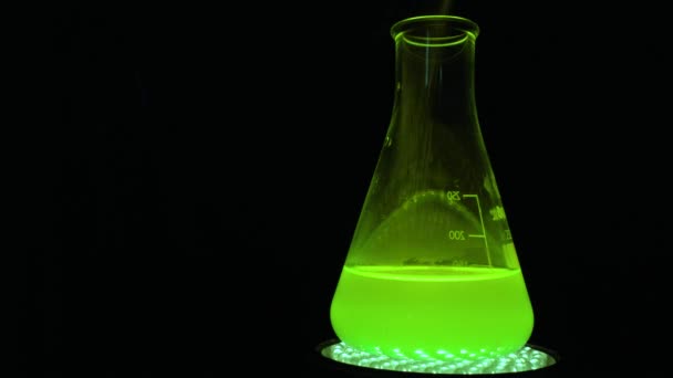 Adding Substance Green Liquid Chemical Science Chemistry Experiment — 비디오