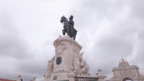 Approaching Low Angle View King Jose Monument Commerce Square Lisbon — ストック動画