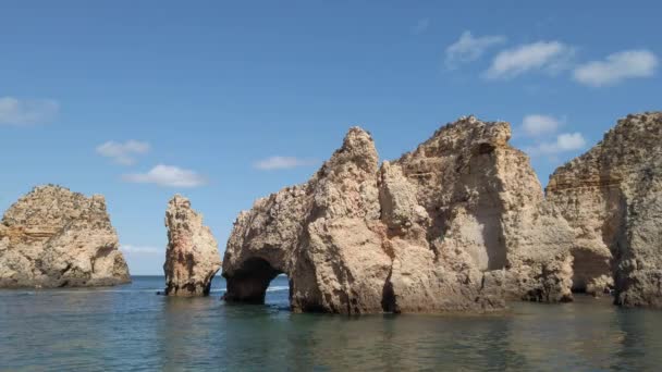 Formações Rochosas Naturais Calcário Amarelo Largo Costa Ponta Piedade Lagos — Vídeo de Stock