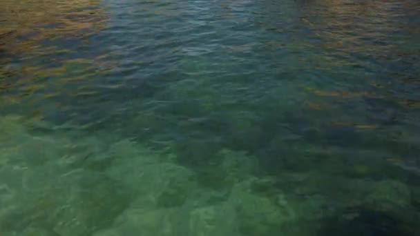 Tilting Seawater Rock Formations Boat Passes Ponta Piedade Lagos Portugal – Stock-video