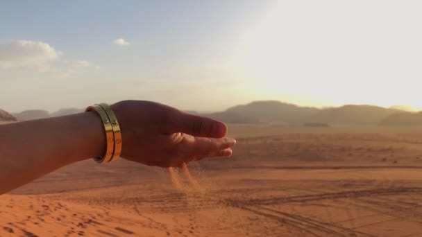 Slow Motion Shot Sand Falling Woman Hand Wadi Rum Desert — Stock video