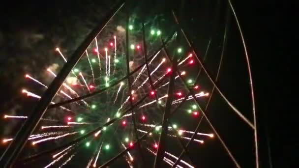 Slow Motion Shot Fireworks Statue Wichita Kansas Fourth July — Stockvideo