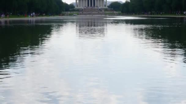 Slow Tilt Water Front Steps Lincoln Memorial Taken Reflection Pond — ストック動画