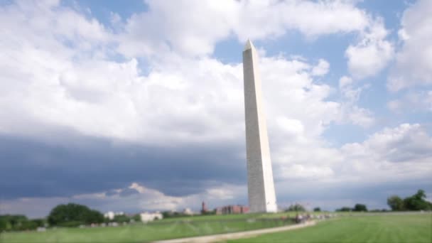 Time Lapse People Walking Front Washington Monument Located Washington Usa — Vídeo de Stock