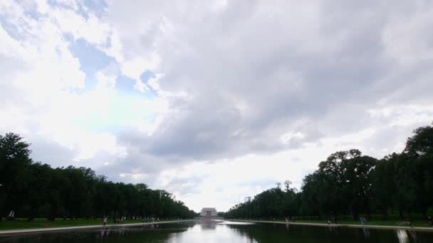 Inclinação Lenta Até Água Para Degraus Dianteiros Lincoln Memorial Tirado — Vídeo de Stock