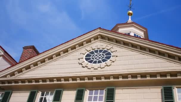 Primer Plano Medio Del Campanario Superior Barra Iluminación Alrededor Ventana — Vídeos de Stock