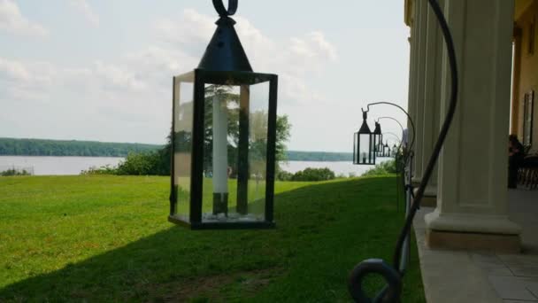 Lanternas Penduradas Varanda Trás Com Vista Para Potomac Mount Vernon — Vídeo de Stock