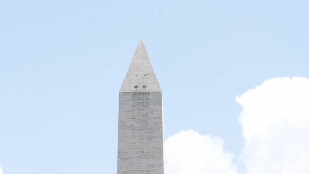 Tilt Κάτω Από Κλείσιμο Του Μνημείου Της Ουάσιγκτον Βρίσκεται Στην — Αρχείο Βίντεο