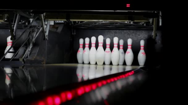 Bowling Ball Hits Single Pin Bowling Alley — Stockvideo