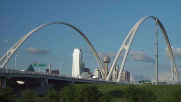 Time Lapse Arches Margaret Mcdemott Bridge Framing Famous Reunion Tower — ストック動画