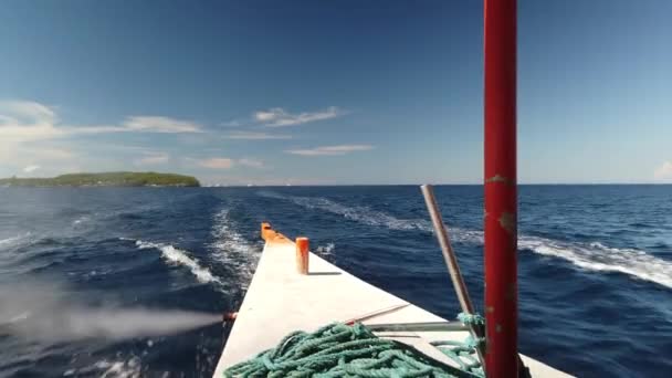 Rear Passenger View Travel Boat Leaving Island — Vídeo de stock
