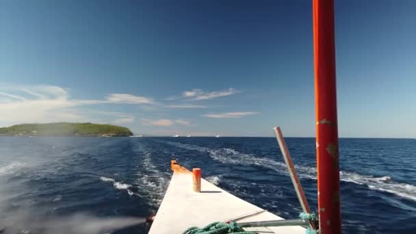 Rear Passenger View Travel Boat Leaving Island — Vídeo de stock