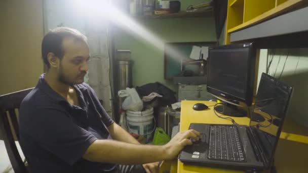 Filmmaker Editing His Desk — 图库视频影像