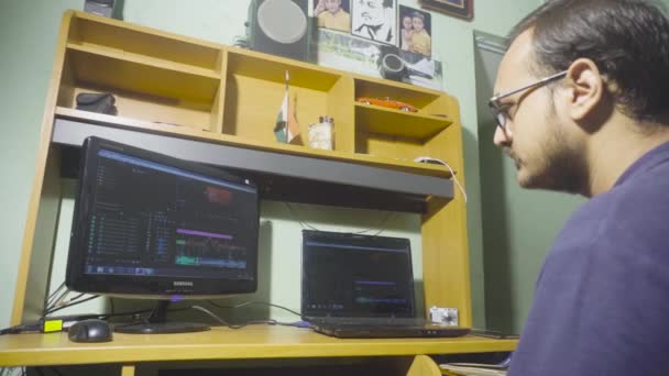 Filmmaker Editing His Desk — 图库视频影像