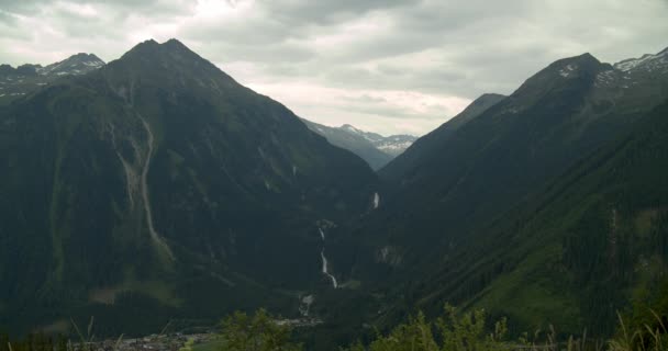 Mise Scène Région Montagneuse Zillertal Avec Les Cascades Krimml Vues — Video