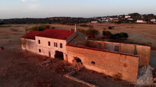 Parallax View Dismantling Old House Albufeira Portugal Tijdens Zonsondergang Drone — Stockvideo