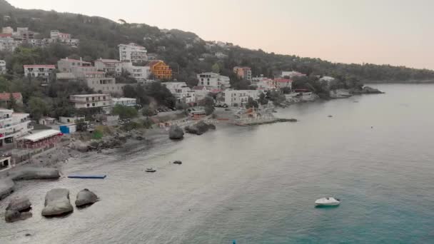 Aerial Drone Filmación Cinematográfica Playa Sutomore Montenegro Por Mañana — Vídeos de Stock