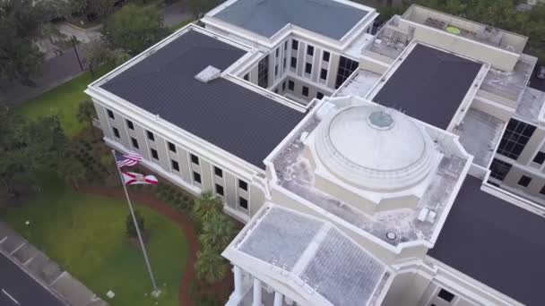 Flying Florida Supreme Court Building Flag Pole Tallahassee Eagle Eye — 图库视频影像