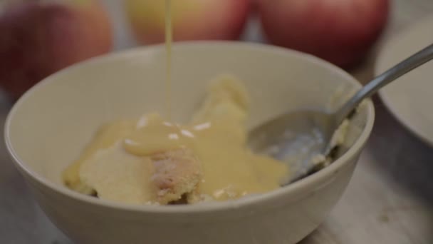 Pouring Creamy Yellow Custard Portion Apple Pie — Stockvideo