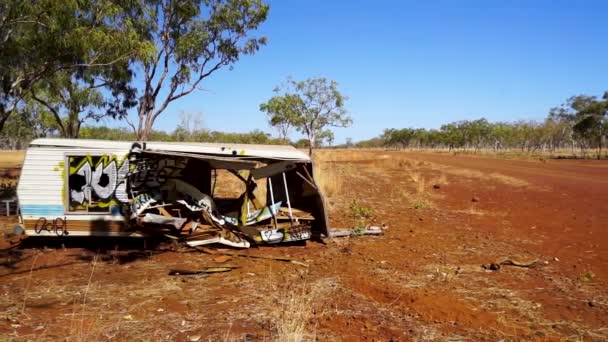 Destroyed Caravan Mobile Home Side Remote Dirt Road Medium Shot — Vídeo de Stock