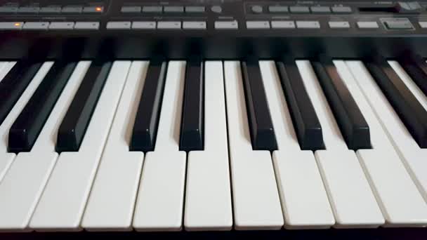 Closeup Slow Motion Piano Keyboard Music Arranger — 图库视频影像