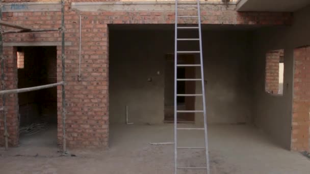 Tilt Second Floor New House Construction Ladder — Vídeo de stock