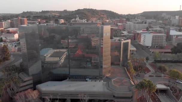 Aerial Rotating Shot Reflective Glass Building City Blue Sky — Video