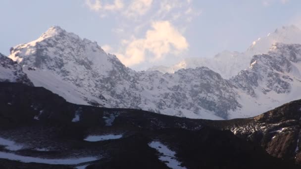 Time Lapse Snowy Mountains Tops Clouds Sunny Day Cajon Del — Vídeo de stock