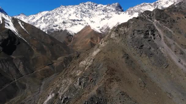Aerial Drone Shot Ascending Snowy Mountains Cordillera Los Andes — стокове відео