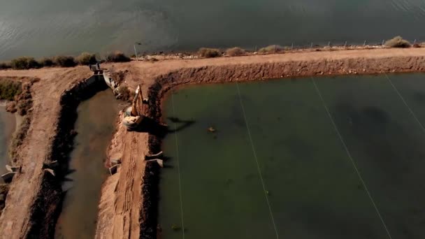 Salt Making Portugal Salt Beds Green Water Digger High Angle — Vídeo de Stock