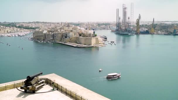 Valletta Malta Şehir Limanı Tekneler Körfezde Yelken Açıyor — Stok video